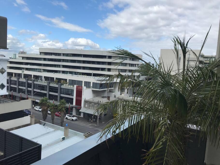 In The Heart Of Port Melbourne Apartamento Exterior foto
