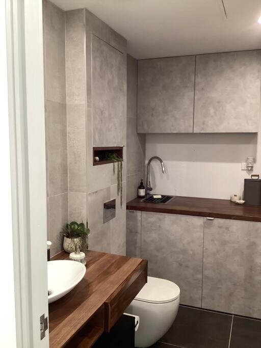 In The Heart Of Port Melbourne Apartamento Exterior foto