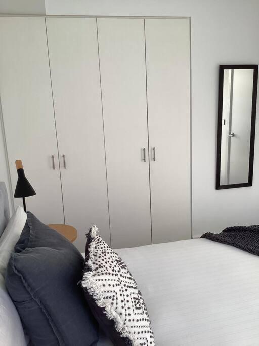 In The Heart Of Port Melbourne Apartamento Exterior foto