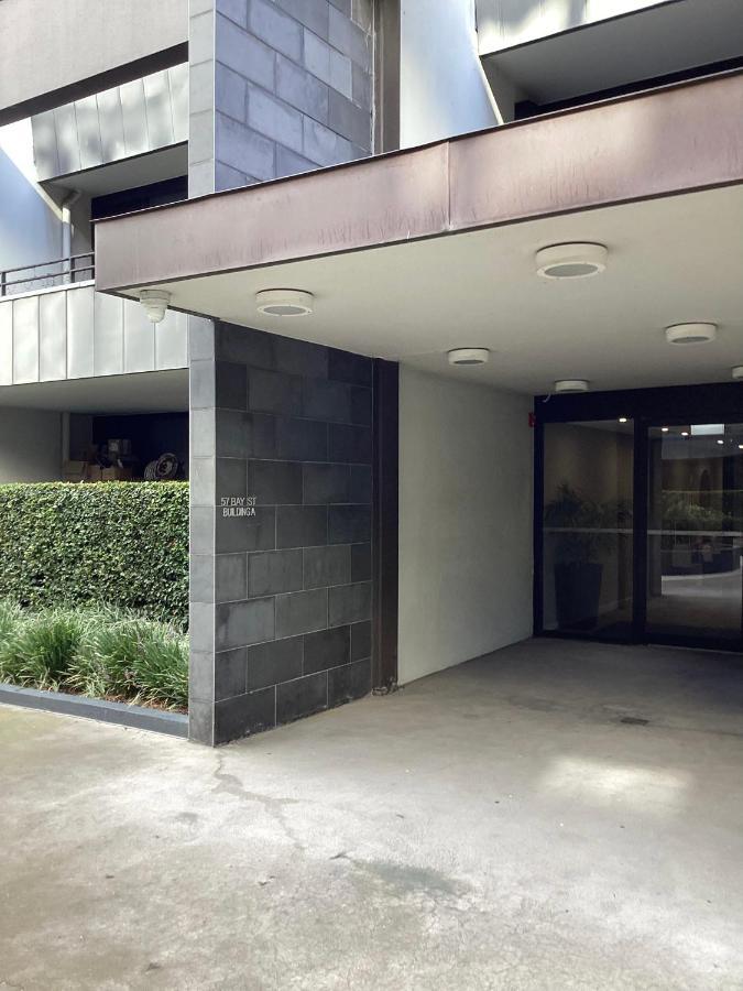 In The Heart Of Port Melbourne Apartamento Exterior foto